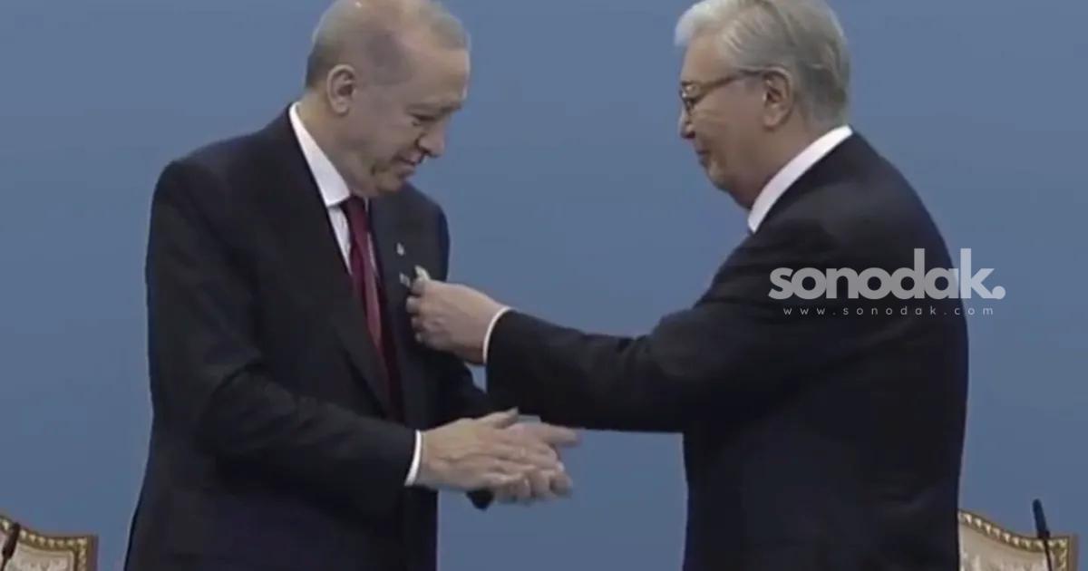 cumhurbaskani-erdogana-kazakistanda-hoca-ahmet-yesevi-nisani-takdim-edildi-RXrsEdjB.jpg