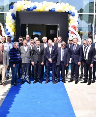 demireller-traktor-new-holland-3s-plaza-izmir-torbalida-acildi-Q8ZfhDIv.jpg