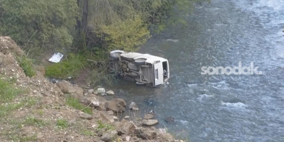 duzcede-ticari-minibus-sarampole-devrildi-1-meyyit-8wHWkIWr.jpg