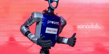 erik-dali-oynayan-insansi-robot-mediamarkt-turkiye-etkinligine-renk-katti-UMAxWNwe.jpg