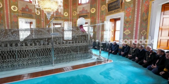 fatih-sultan-mehmet-vefatinin-545-yilinda-kabri-basinda-anildi-H3Q5A13n.jpg