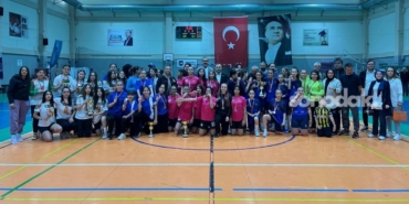 futsalda-sampiyon-elmasbahceler-salih-seremet-ortaokulu-Wj5x7xCb.jpg