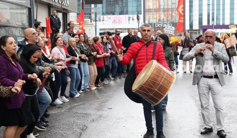 izmir-ciglide-1-mayis-coskusu-dpdW5Pjf.jpg