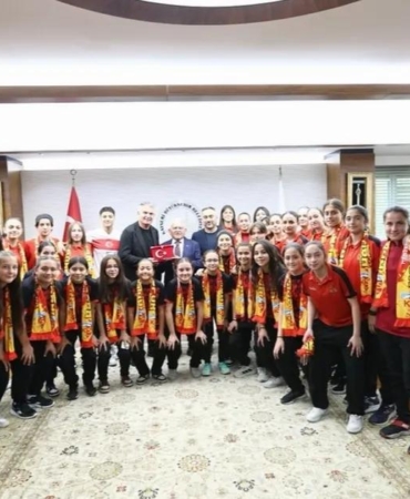 kayseri-bayan-futbol-takimi-super-ligde-8Hi6xMYu.jpg