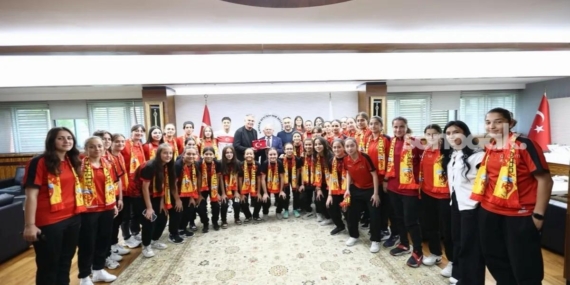 kayseri-bayan-futbol-takimi-super-ligde-8Hi6xMYu.jpg