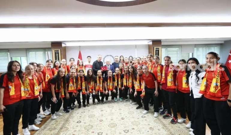 kayseri-bayan-futbol-takimi-super-ligde-8Hi6xMYu.jpg