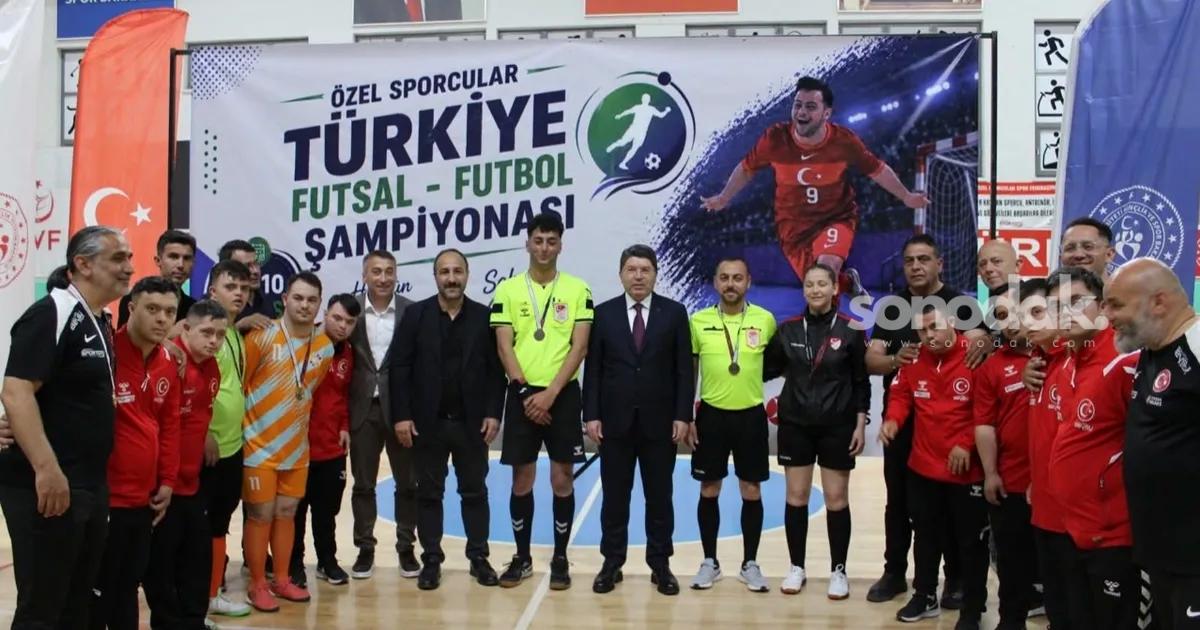 kayseri-kocasinan-belediyespor-down-sendromlu-futbol-kadrosu-sampiyon-oldu-NJmp7Mai.jpg