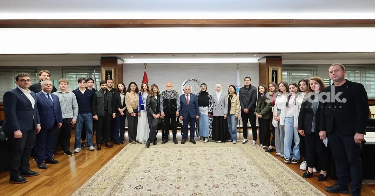 kayserideki-turk-dunyasi-genclerinden-lider-buyukkilica-ziyaret-1wsShyi7.jpg