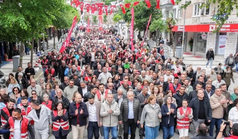manisada-lider-dutlulu-iscilerle-omuz-omuzaydi-Ya22uQuW.jpg