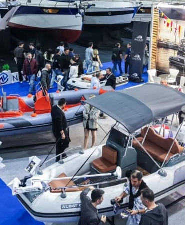 mast-izmir-boat-showa-ziyaretci-akini-tMt132lB.jpg