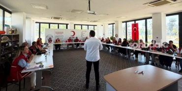 mersinde-turk-kizilay-gonullulerine-engelli-ve-yasli-bakimi-egitimi-6gipNZWv.jpg