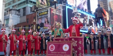 msb-mehteran-birliginden-times-meydaninda-fevkalade-performans-YBTvxQ7V.jpg