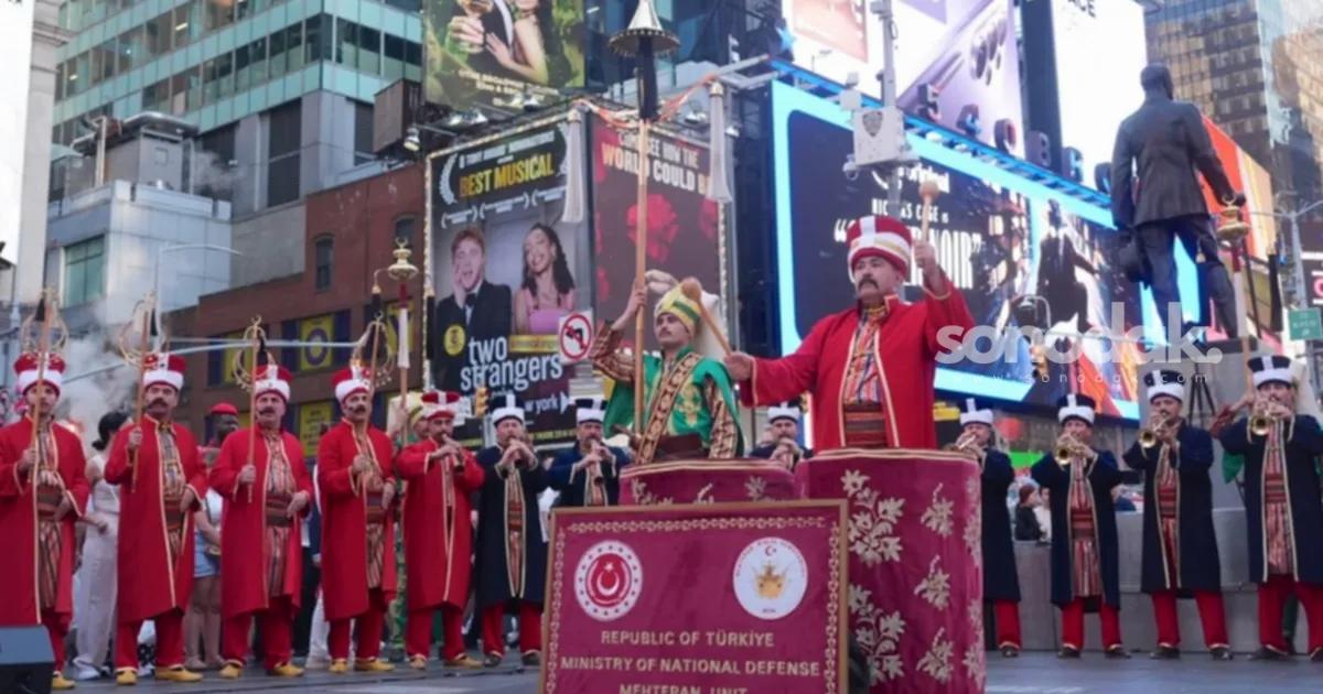 msb-mehteran-birliginden-times-meydaninda-fevkalade-performans-YBTvxQ7V.jpg