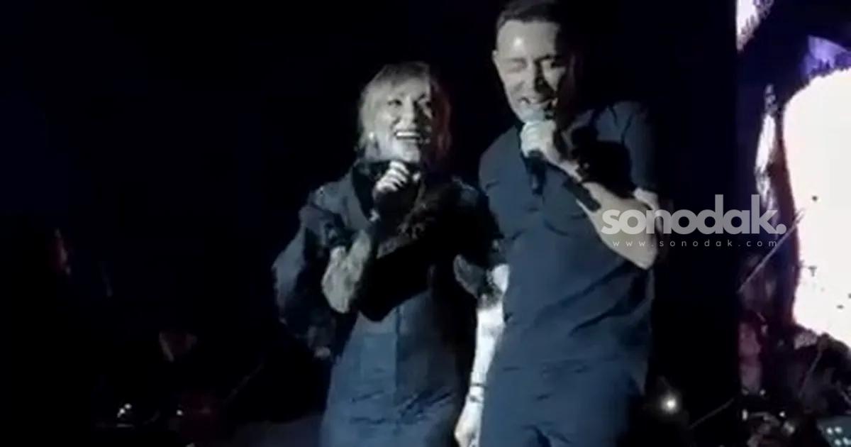 mustafa-sandal-konserinde-kralice-ziynet-saliyi-agirladi-I1xB6HUy.jpg