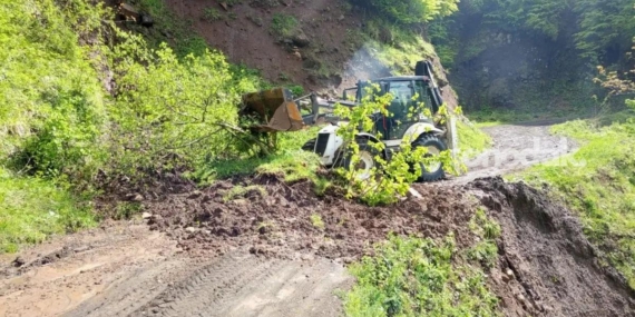 orduda-kuvvetli-yagis-sonrasi-120-heyelan-PdtVbC1f.jpg