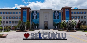 selcuklunun-sembol-yerleri-yesil-beyazla-donatildi-AqJdXutc.jpg
