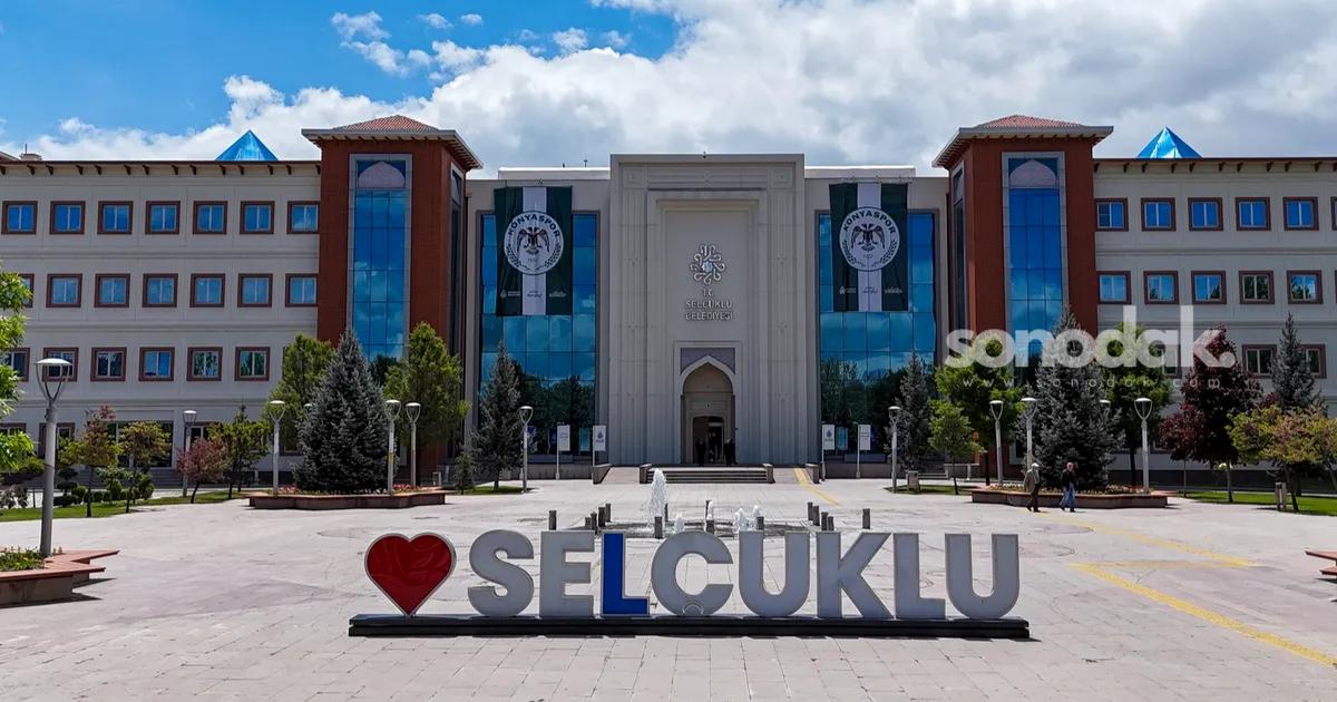 selcuklunun-sembol-yerleri-yesil-beyazla-donatildi-AqJdXutc.jpg
